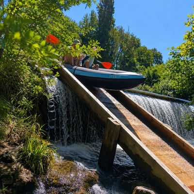 Kayak passage toboggan sur la sorgue aout 2026
